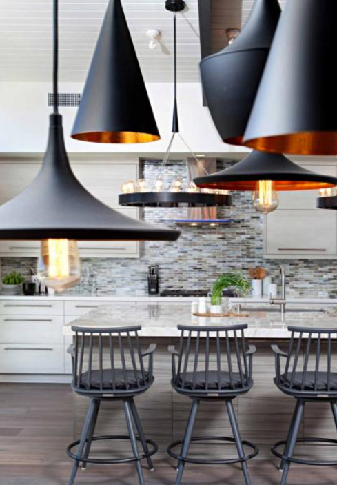 mixed pendant lamps in a beautiful kitchen
